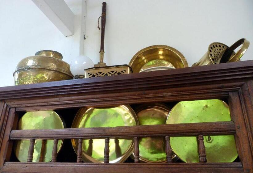 تختخواب و صبحانه Le Logis Du Jerzual