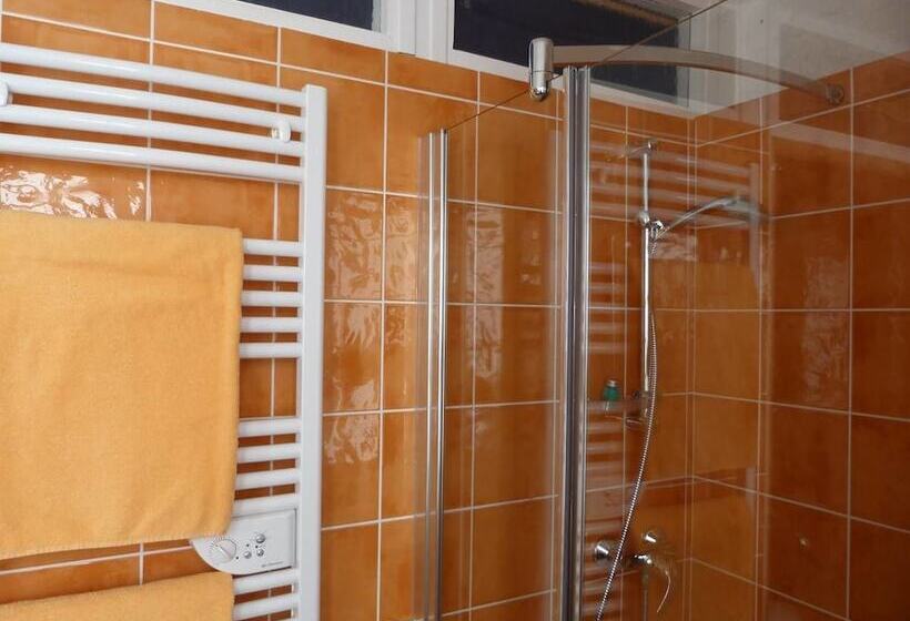 تختخواب و صبحانه Le Logis Du Jerzual