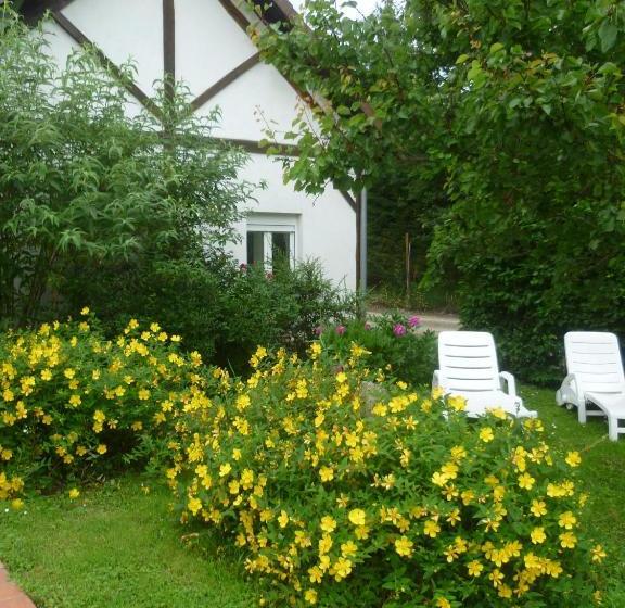 مبيت وإفطار Chambres D'hôtes Legros