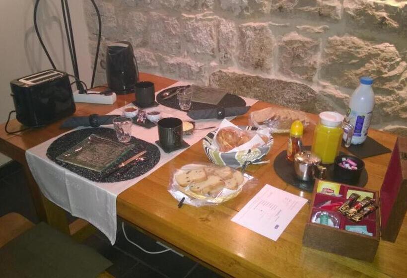 مبيت وإفطار Chambres D Hotes Les Chiens Verts, Jardin, Terrasse, Parking Privé