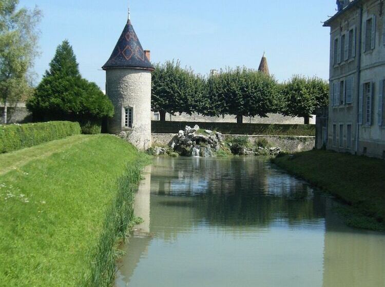 مبيت وإفطار Château De Serrigny
