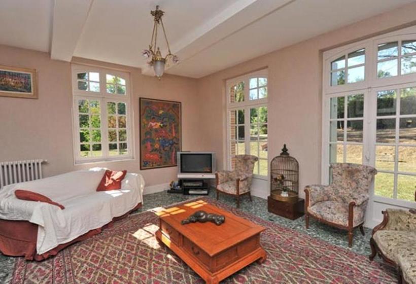 مبيت وإفطار Domaine De Belcayre