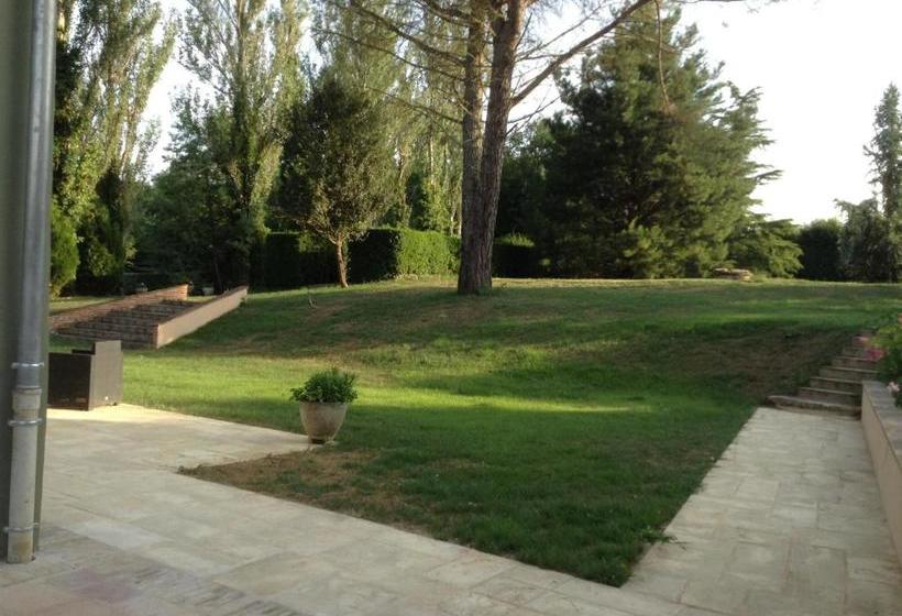 مبيت وإفطار Domaine De Belcayre