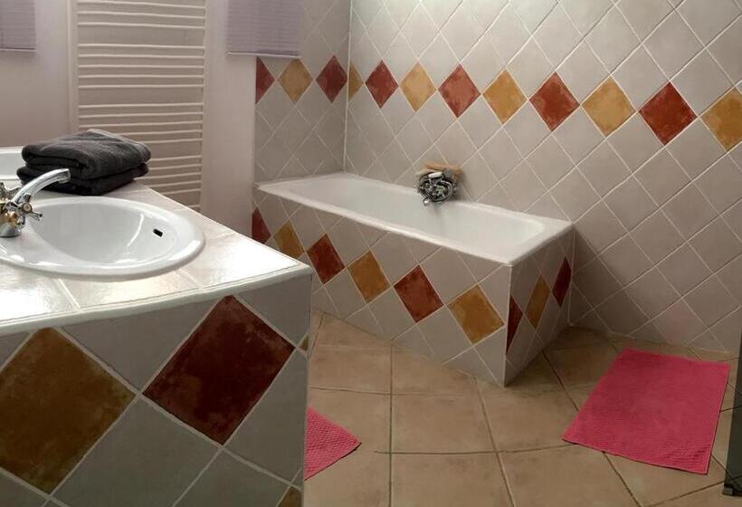 ベッドアンドブレックファースト La Cigaline