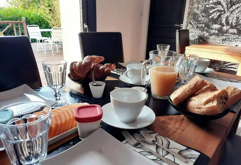 تختخواب و صبحانه La Grange