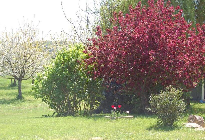 تختخواب و صبحانه La Grange