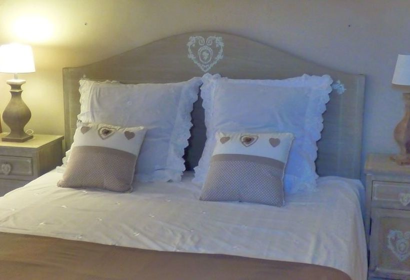 تختخواب و صبحانه La Romantique