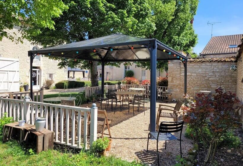 مبيت وإفطار La Roseraie