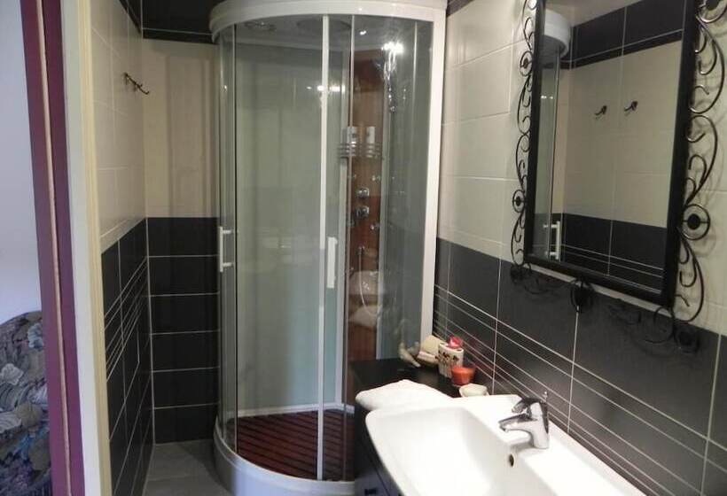 ベッドアンドブレックファースト Le Petit Domaine De Bois Avril