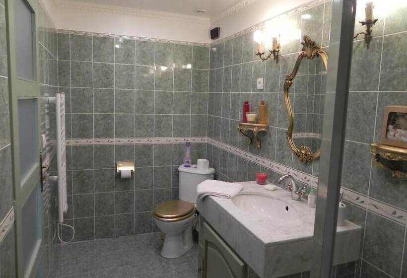 ベッドアンドブレックファースト Le Petit Domaine De Bois Avril