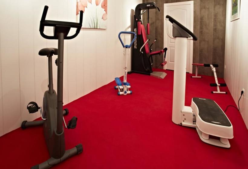 住宿加早餐  Maison D Hôtes Les Jardins De Mazamet