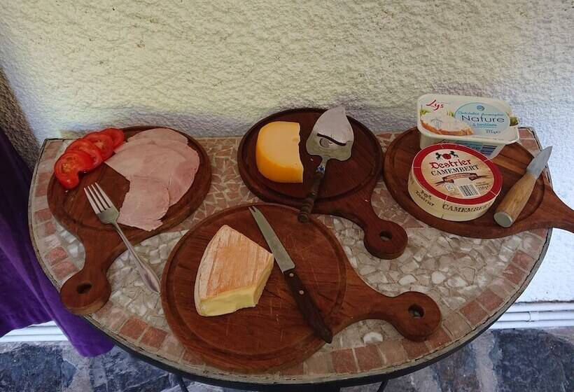 مبيت وإفطار Les Montades Chambres D Hôtes