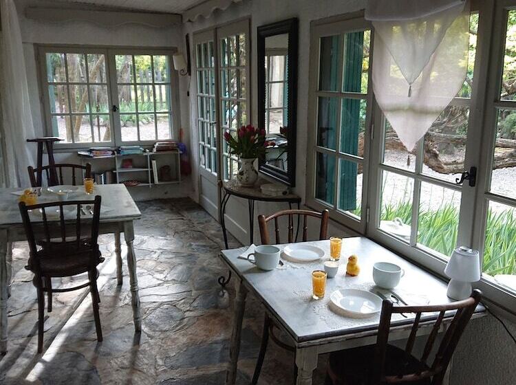 مبيت وإفطار Les Montades Chambres D Hôtes