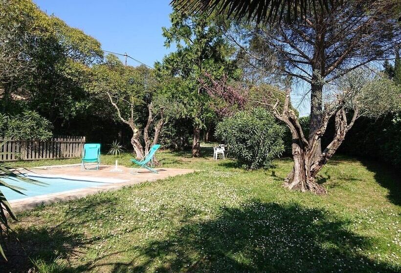 مبيت وإفطار Les Montades Chambres D Hôtes