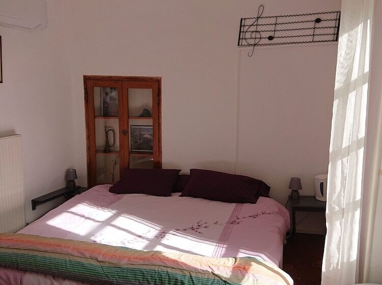 مبيت وإفطار Les Montades Chambres D Hôtes