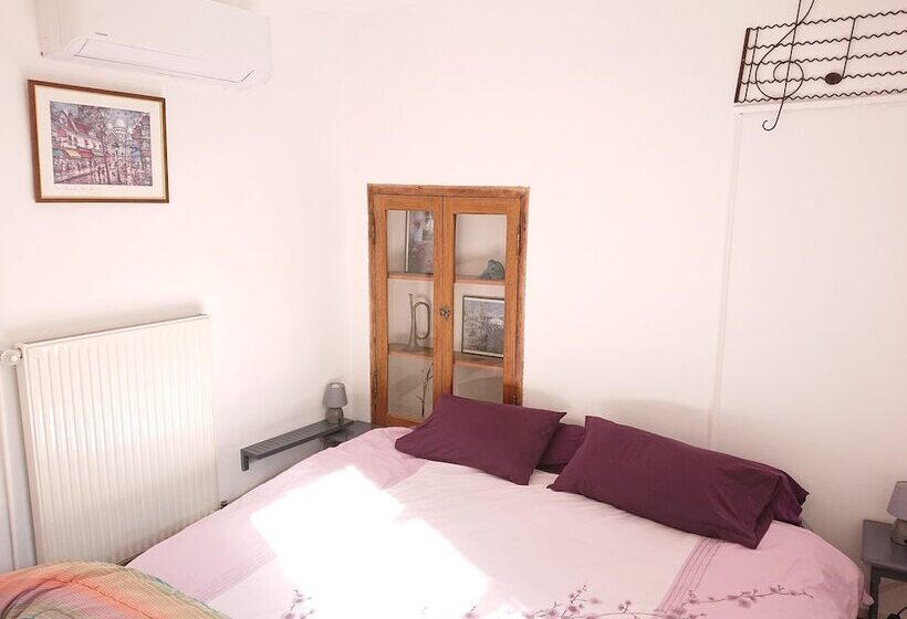 مبيت وإفطار Les Montades Chambres D Hôtes