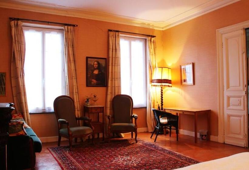 مبيت وإفطار Les Volets Bleus