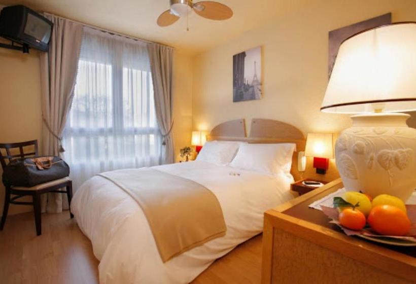 Отель Kyriad Direct Arpajon