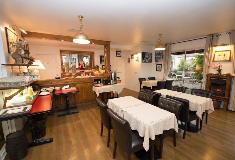 Отель Kyriad Direct Arpajon