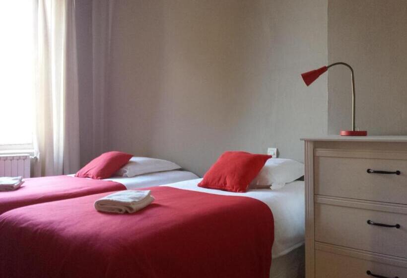 Отель Auberge De La Cauquiere