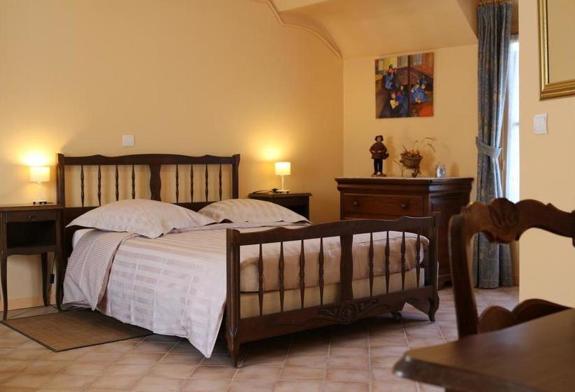 Отель A L Orée Du Bois