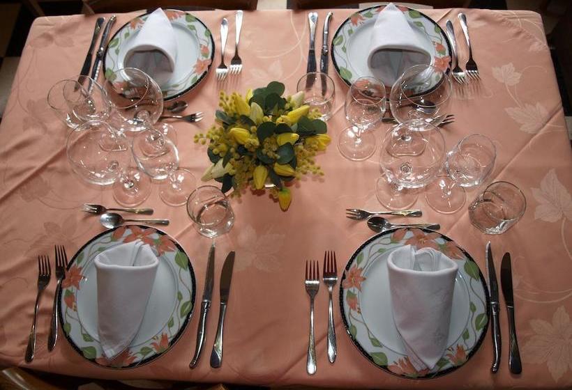 Отель A L Orée Du Bois