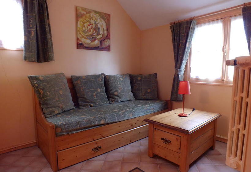 Отель A L Orée Du Bois