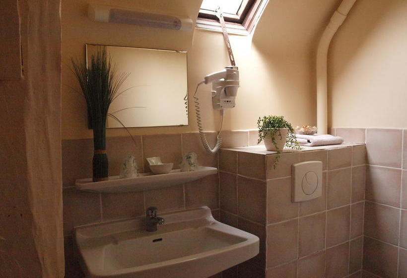 Отель A L Orée Du Bois