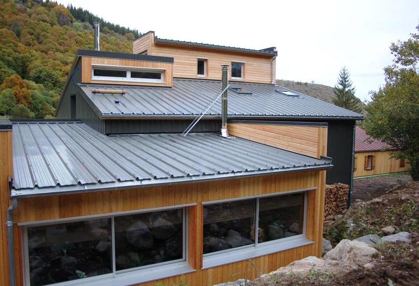 בית מלון כפרי Aux 500 Diables Eco Lodge