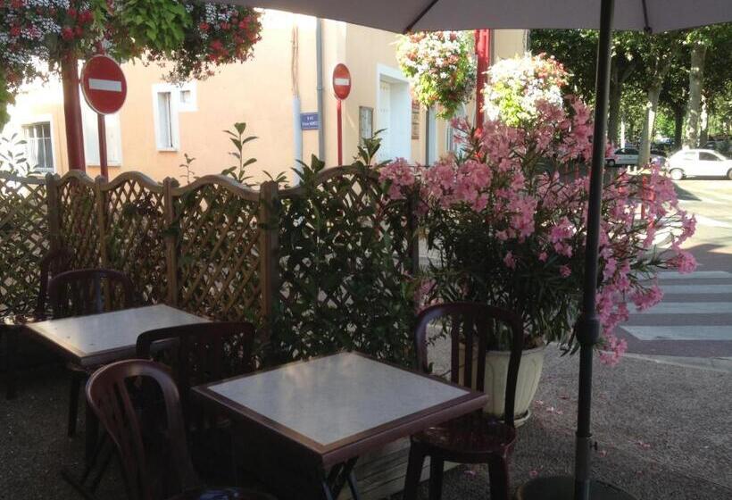 Отель Des Remparts