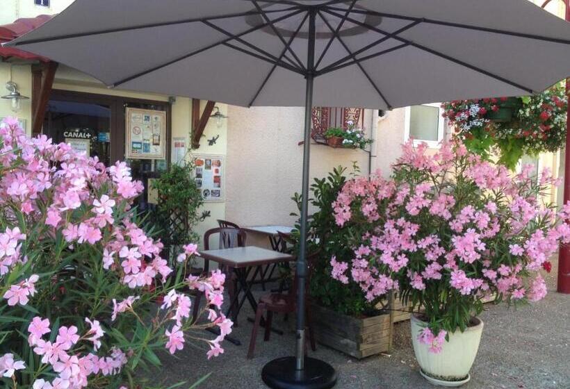 Отель Des Remparts