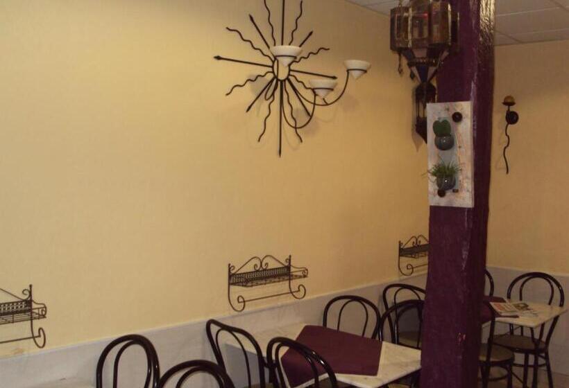 Отель Des Remparts