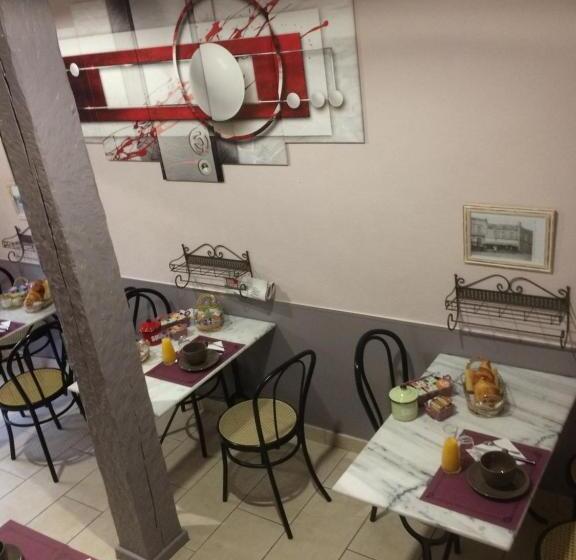 Отель Des Remparts