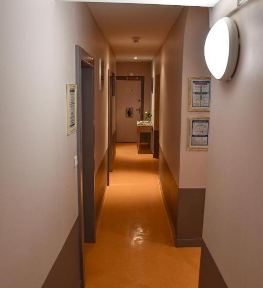 Отель Des Remparts