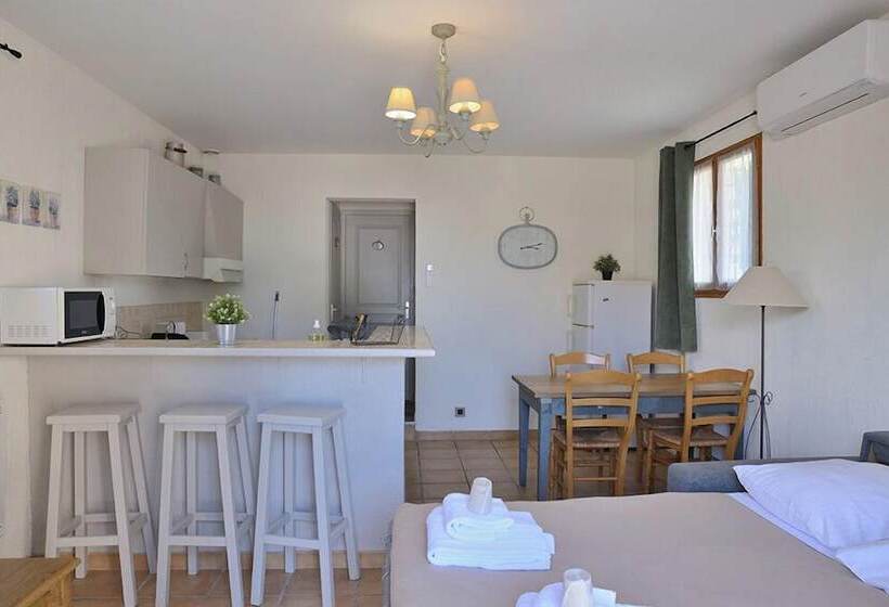 هتل Domaine De Suzel