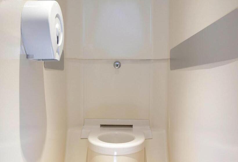 호텔 F1 Vesoul   En Cours De Rénovation