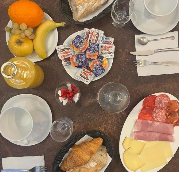 ホテル Hôtel Café Les Fleurs