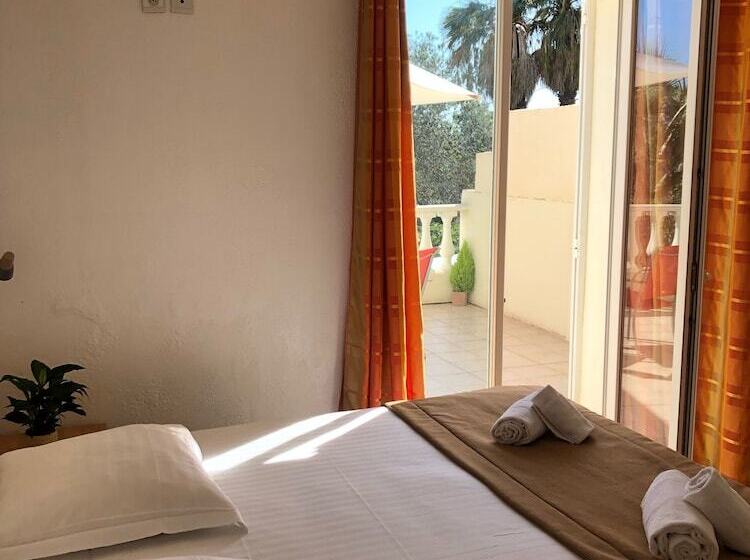 Отель Hôtel De La Mer