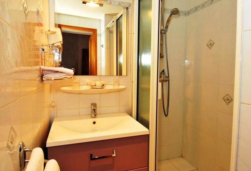 Отель Hôtel La Montagne Fleurie