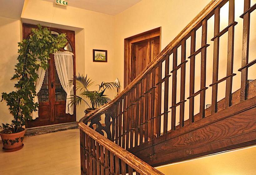 Отель Hôtel La Montagne Fleurie