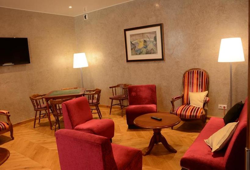 Отель Hôtel La Montagne Fleurie