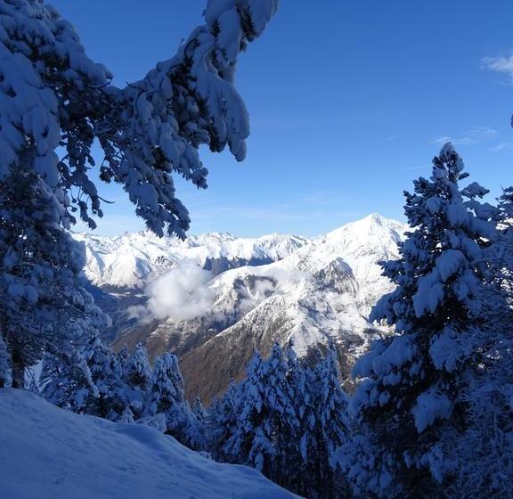 Отель Hôtel La Montagne Fleurie