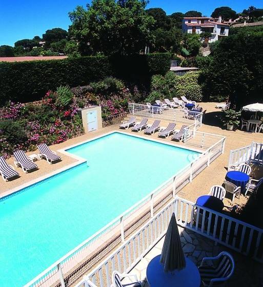 Отель Hôtel Lou Paouvadou