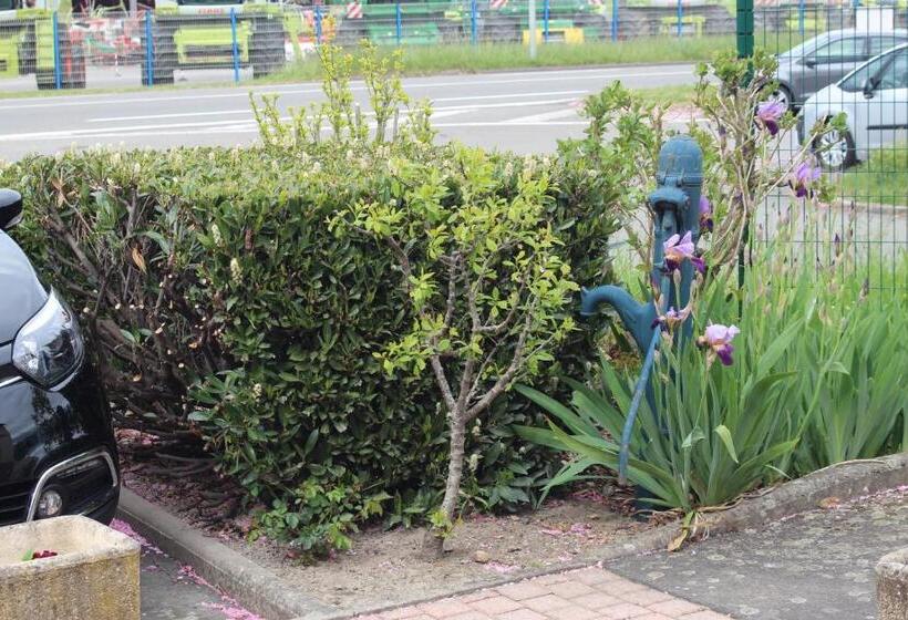 호텔 Ibis Budget Laval