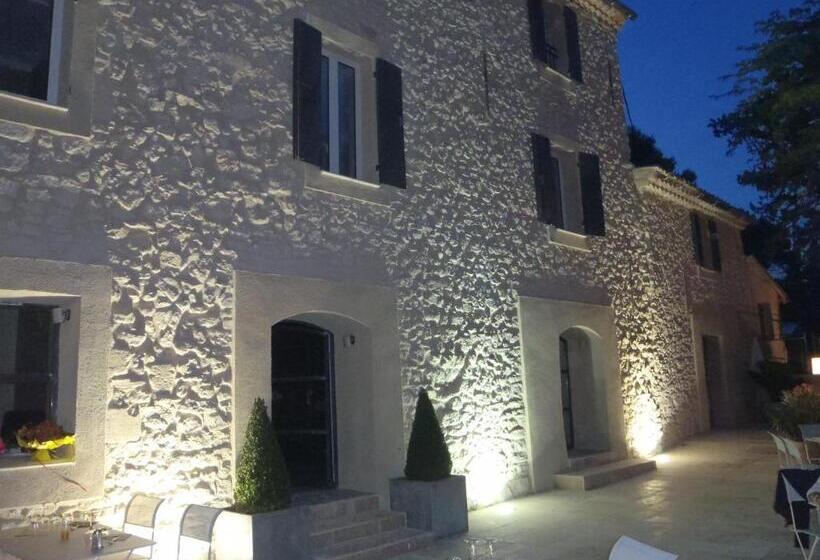 هتل La Bastide De Venelles