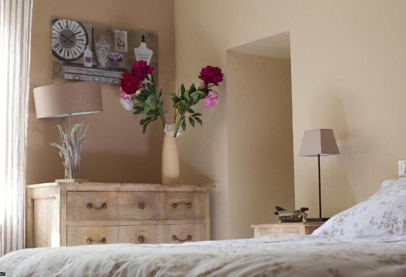 هتل La Bastide De Venelles