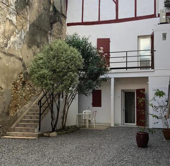 בית מלון כפרי Hôtel Des Arceaux