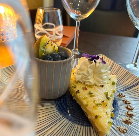 Отель Les Enfants Terribles