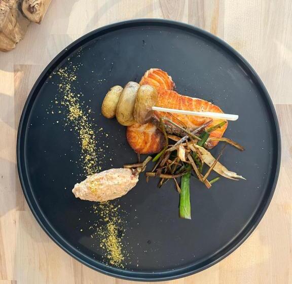 هتل Les Enfants Terribles