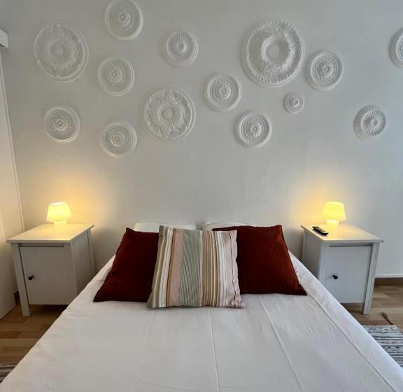 هتل Les Enfants Terribles